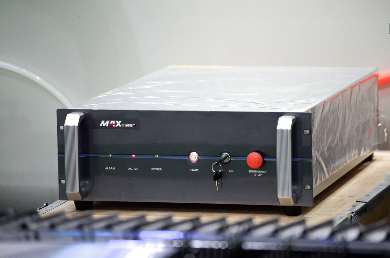 1500*3000mm 500w Racuys Or Ipg Fiber Laser Cutting Machine 1500 * 3000mm 500w Racuys lub maszyna do cięcia laserem światłowodowym Ipg