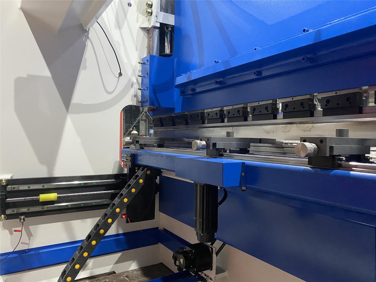 160t-4000 4-axis Cnc Hydraulic Bending Machine Press Brake 160t-4000 4-osiowa hydrauliczna maszyna do gięcia cnc Prasa krawędziowa