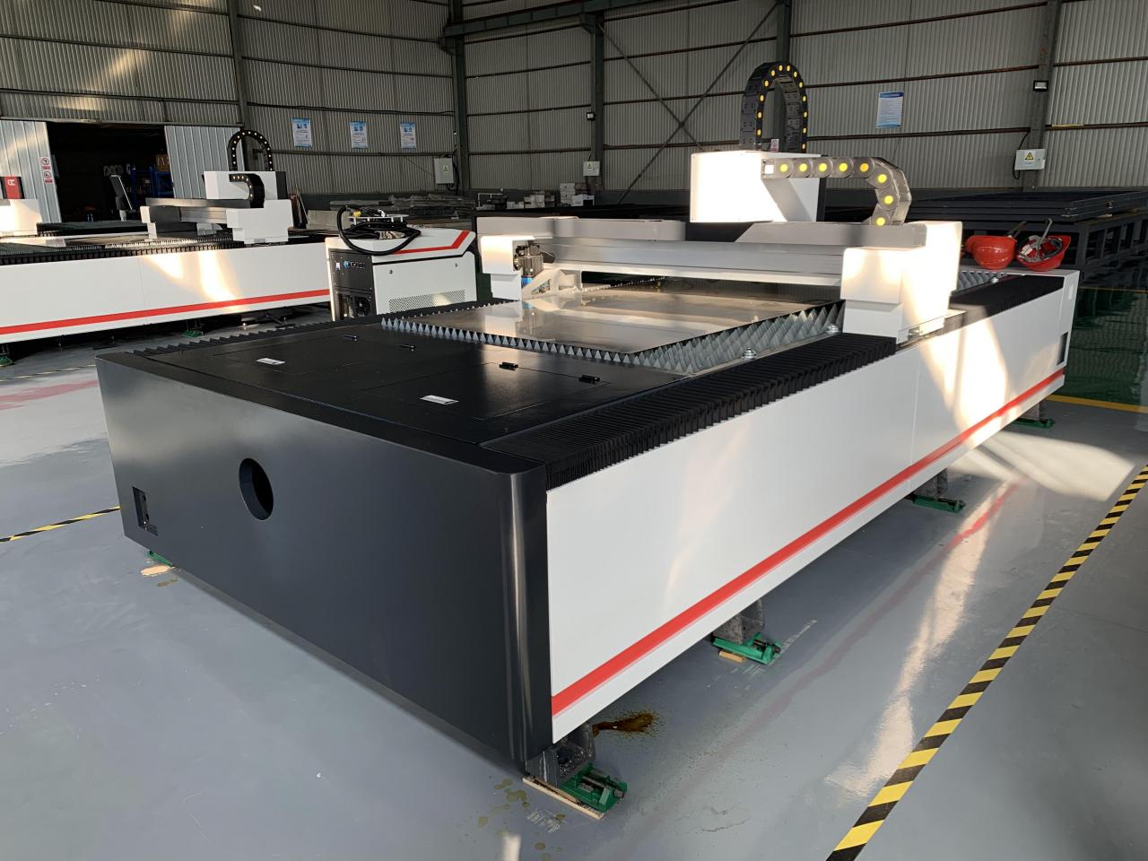 1kw 1.5kw 2kw Fiber Laser Cutting Machine For Metal Sheet Cutting 3000x1500mm 1kw 1,5kw 2kw maszyna do cięcia laserem światłowodowym do cięcia blachy 3000x1500mm