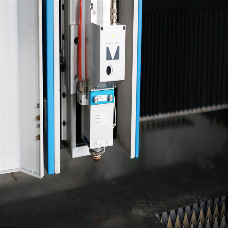 Wycinarka laserowa do metalu o mocy 2000 W Cnc Maszyna do cięcia laserem z blachy z blachy?