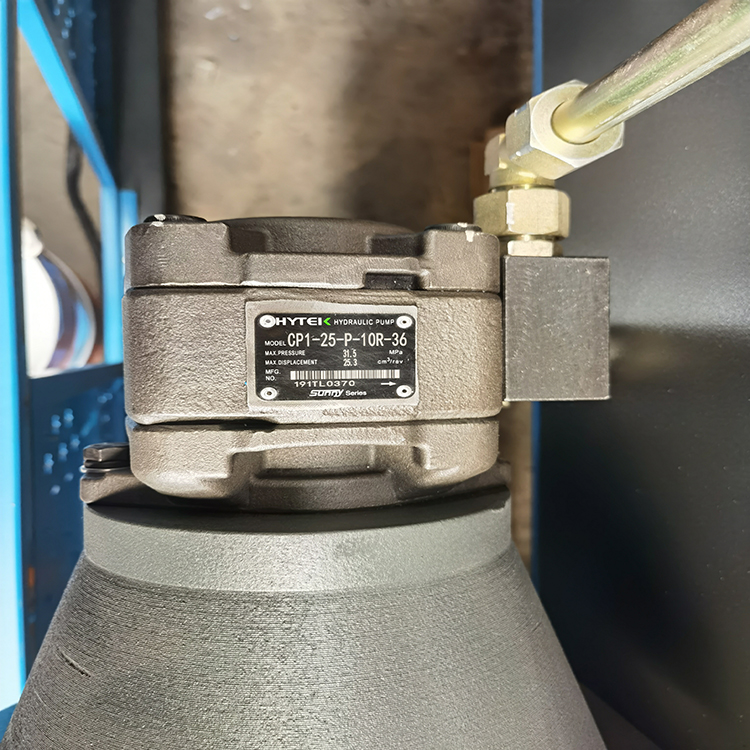 300t/4000 Hydraulic Press Brake Machine Prasa hydrauliczna 300t / 4000 Prasa krawędziowa