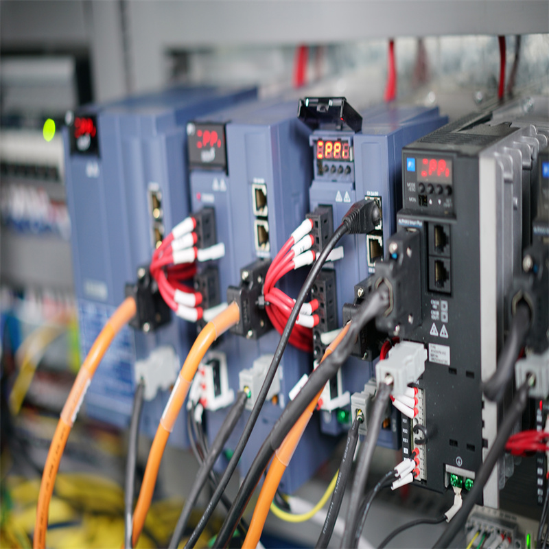 3015 1500x3000 Maszyna do cięcia laserem z włókna aluminiowego Przemysłowe urządzenia laserowe