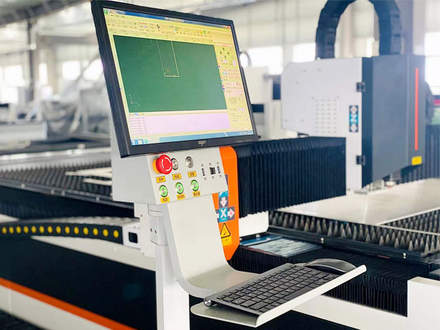 3015 Fiber Laser Cutting Machine For High-Speed Cutting Of 1-6mm Metal Materials 3015 Maszyna do cięcia laserem światłowodowym do szybkiego cięcia materiałów metalowych 1-6 mm