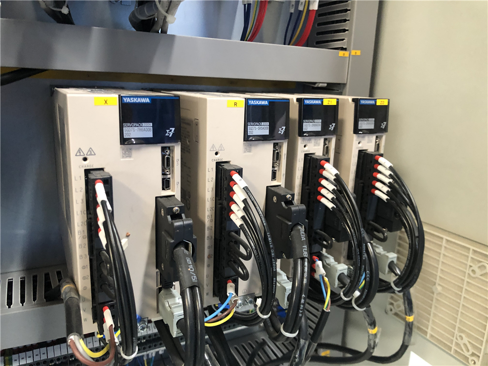 3+1 Axis Cnc Hydraulic Press Brake With Esa System Hydrauliczna prasa krawędziowa 3 + 1 osi Cnc z systemem Esa