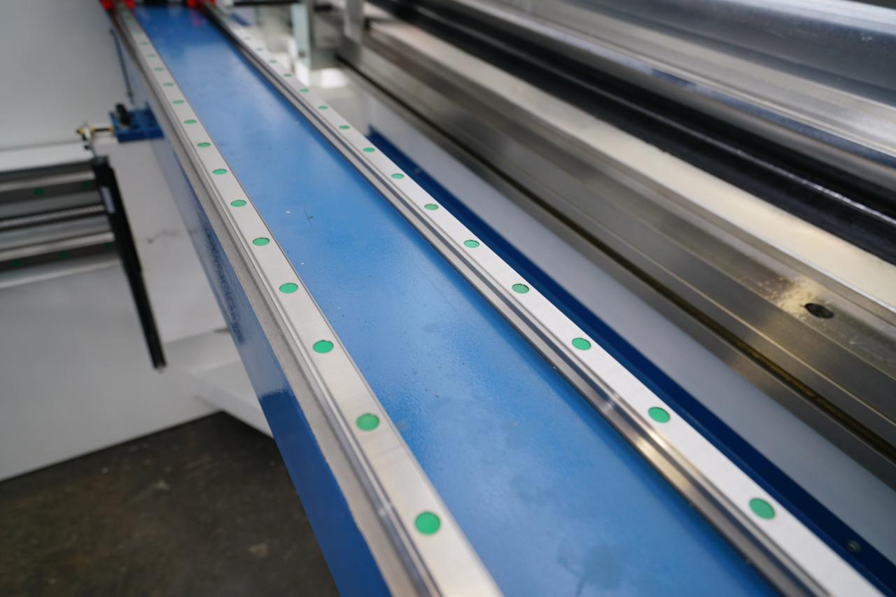 4 Axis Cnc Tandem Press Brake With Delem Da58t 2d Graphical Controller 4-osiowa prasa krawędziowa Cnc Tandem z kontrolerem graficznym Delem Da58t 2d