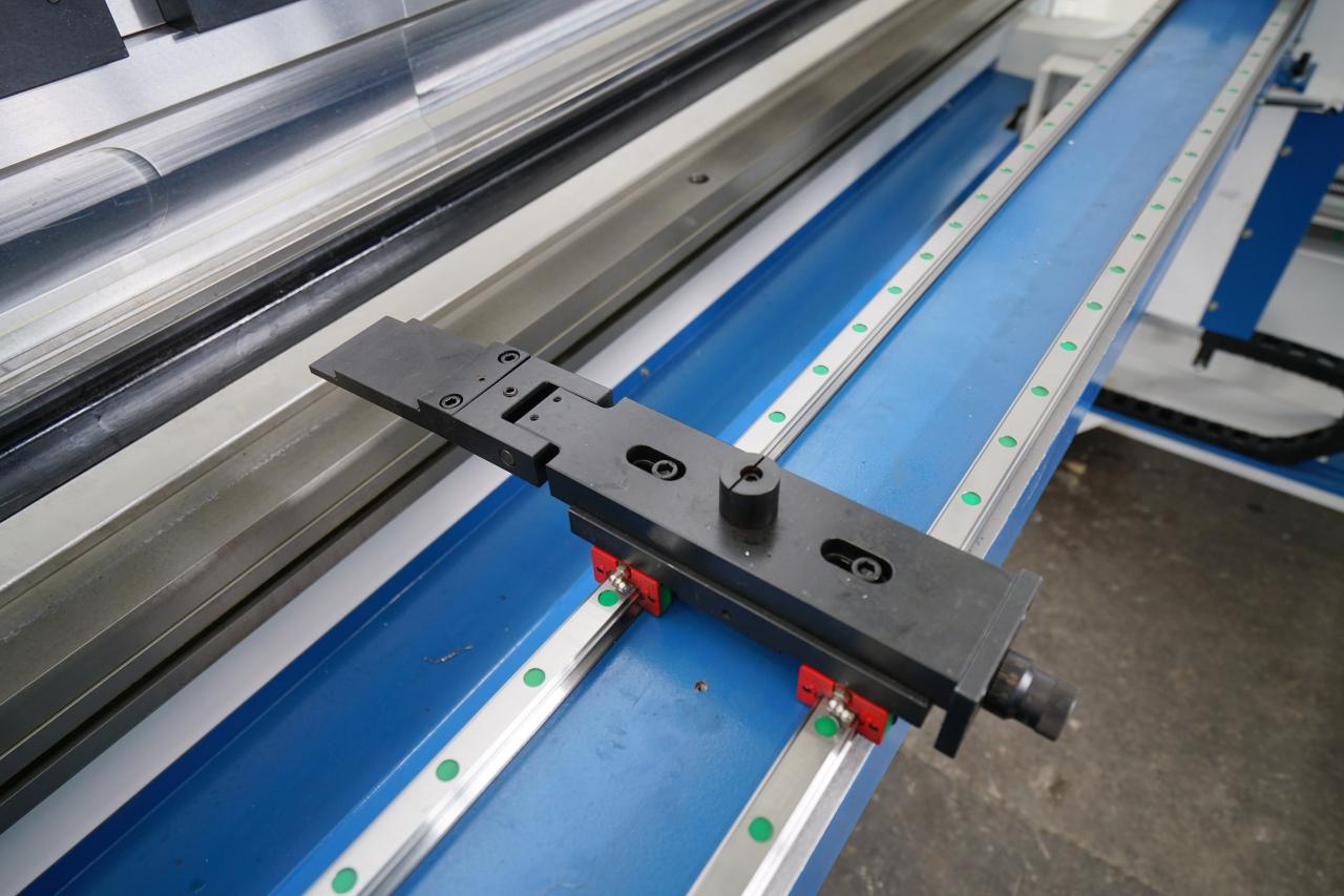 4 Axis Cnc Tandem Press Brake With Delem Da58t 2d Graphical Controller 4-osiowa prasa krawędziowa Cnc Tandem z kontrolerem graficznym Delem Da58t 2d