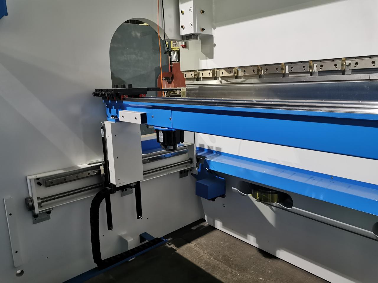 4 Axis Cnc Tandem Press Brake With Delem Da58t 2d Graphical Controller 4-osiowa prasa krawędziowa Cnc Tandem z kontrolerem graficznym Delem Da58t 2d