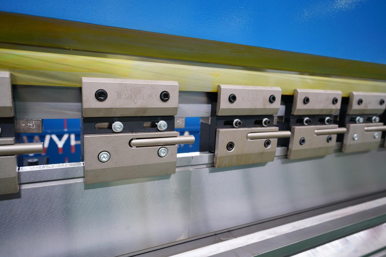 4 Axis Cnc Tandem Press Brake With Delem Da58t 2d Graphical Controller 4-osiowa prasa krawędziowa Cnc Tandem z kontrolerem graficznym Delem Da58t 2d