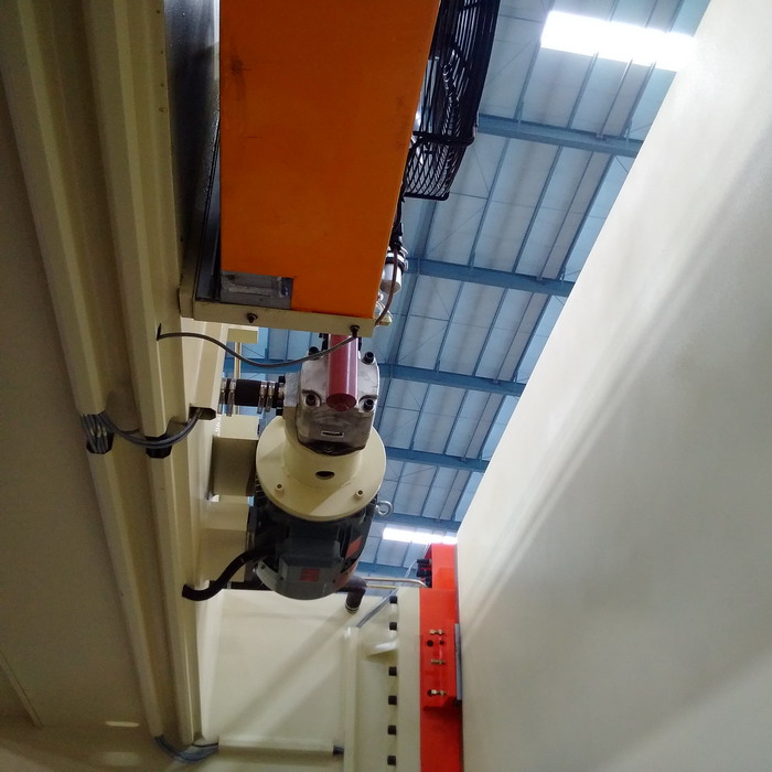 4 Axis Cnc Tandem Press Brake With Delem Da58t 2d Graphical Controller 4-osiowa prasa krawędziowa Cnc Tandem z kontrolerem graficznym Delem Da58t 2d