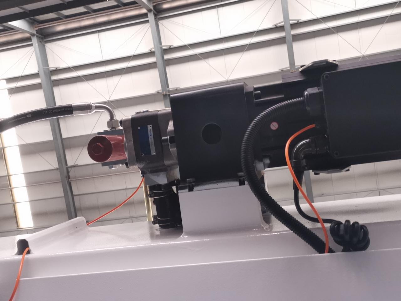 4 Axis Cnc Tandem Press Brake With Delem Da58t 2d Graphical Controller 4-osiowa prasa krawędziowa Cnc Tandem z kontrolerem graficznym Delem Da58t 2d