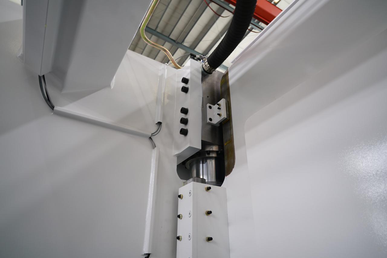 4 Axis Cnc Tandem Press Brake With Delem Da58t 2d Graphical Controller 4-osiowa prasa krawędziowa Cnc Tandem z kontrolerem graficznym Delem Da58t 2d