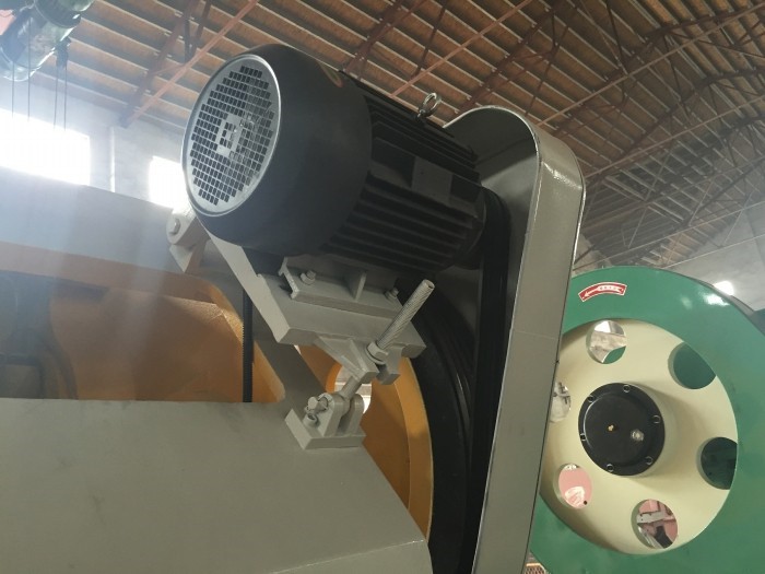 400 Ton Small Pneumatic Power Punch Press Mechanical Eccentric Punching Machine 400 ton Mała pneumatyczna prasa do dziurkowania Mechaniczna maszyna do wykrawania mimośrodowego