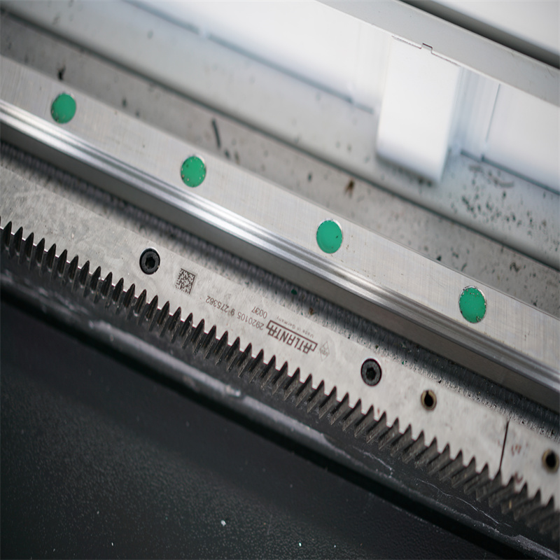 500W 1500W 4Kw Laserowa wycinarka laserowa do blachy 2000Watt 3kw