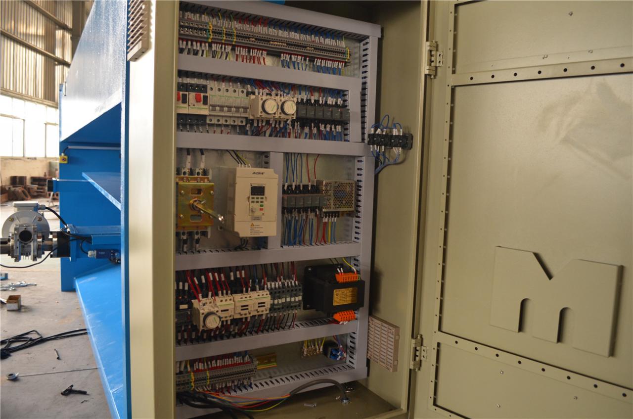 6*3200mm Guillotine Shears Metal Shear Hydraulic Iron Sheet Cutting Shearing Machine 6 * 3200mm Nożyce gilotynowe Nożyce do metalu Hydrauliczne nożyce do cięcia blachy żelaznej