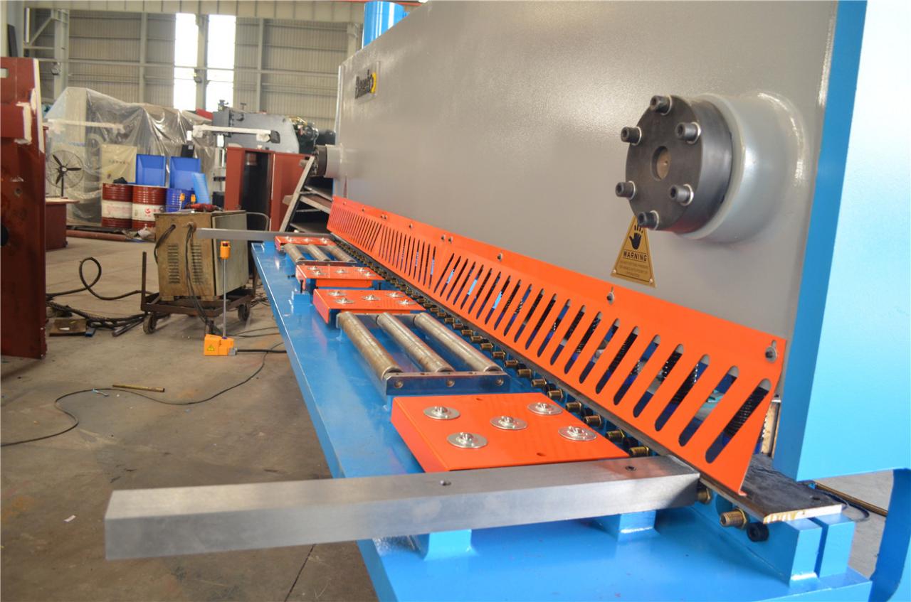 6*3200mm Guillotine Shears Metal Shear Hydraulic Iron Sheet Cutting Shearing Machine 6 * 3200mm Nożyce gilotynowe Nożyce do metalu Hydrauliczne nożyce do cięcia blachy żelaznej