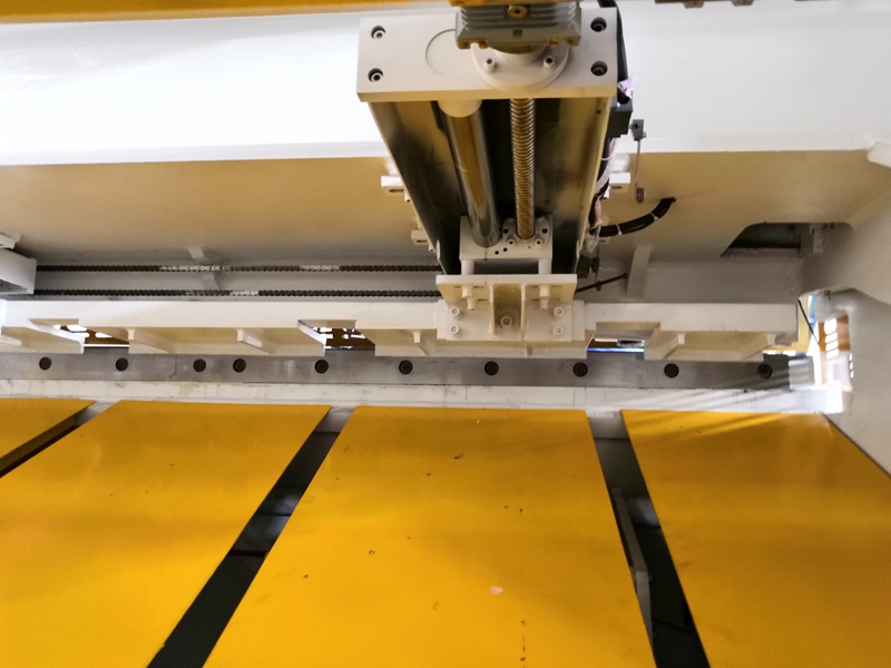 6mm Q11 Electric Sheet Plate Shearing Machine 8 Feet Sheet Metal Shearing Machine 6mm Q11 Elektryczna maszyna do cięcia blach 8-stopowa maszyna do cięcia blachy