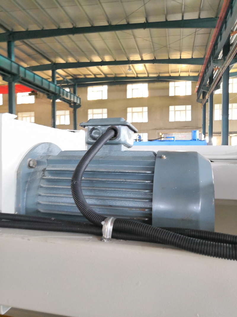 6mm Q11 Electric Sheet Plate Shearing Machine 8 Feet Sheet Metal Shearing Machine 6mm Q11 Elektryczna maszyna do cięcia blach 8-stopowa maszyna do cięcia blachy