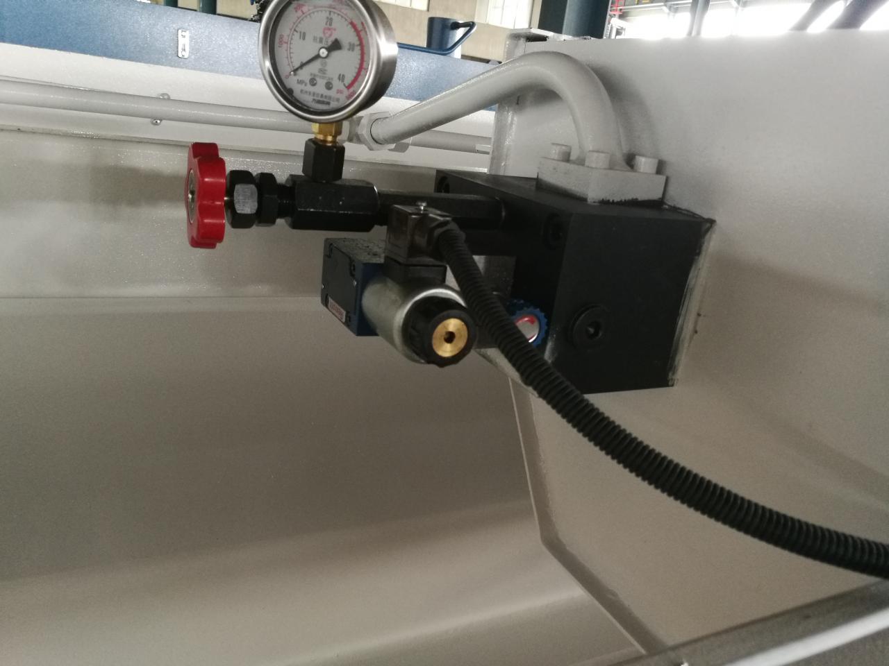 6mm Q11 Electric Sheet Plate Shearing Machine 8 Feet Sheet Metal Shearing Machine 6mm Q11 Elektryczna maszyna do cięcia blach 8-stopowa maszyna do cięcia blachy