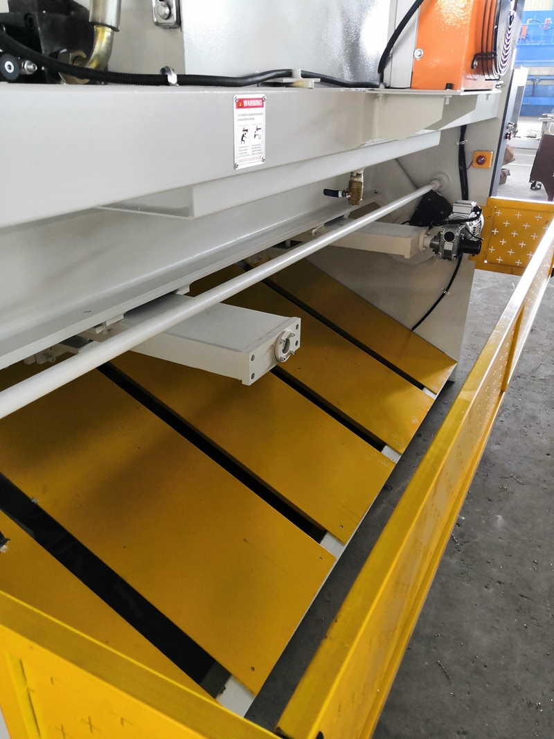 6mm Q11 Electric Sheet Plate Shearing Machine 8 Feet Sheet Metal Shearing Machine 6mm Q11 Elektryczna maszyna do cięcia blach 8-stopowa maszyna do cięcia blachy