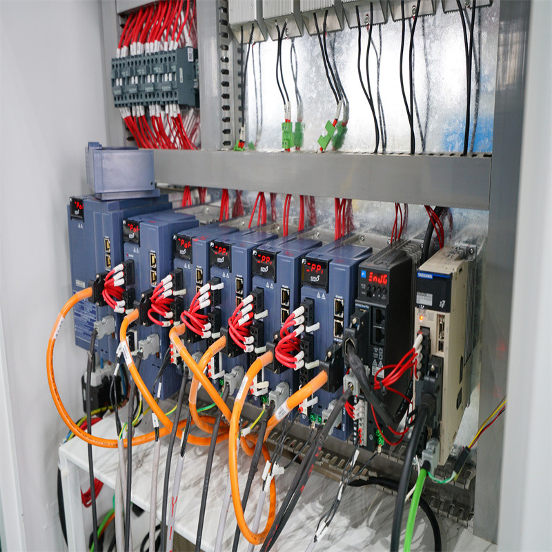 Produkcja lasera Cnc 500 W 1000 W 2000 W Maszyna do cięcia laserem światłowodowym ze stali nierdzewnej