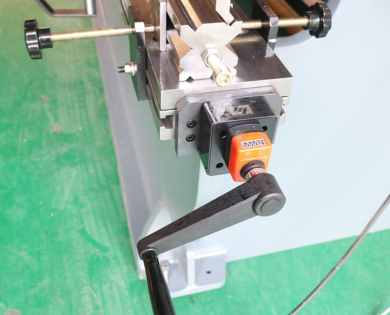 Prasa krawędziowa do metalu Wc-63t3200 Maszyna do gięcia blachy Cnc Hydrauliczna prasa krawędziowa