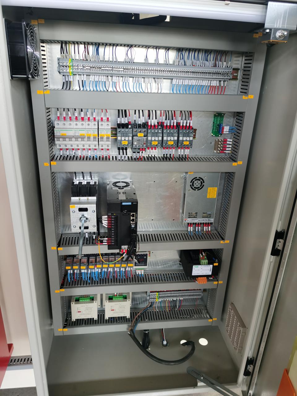 China Metal Hydraulic Press Brake Machine With Reasonable Price Chiny Metalowa hydrauliczna prasa krawędziowa w rozsądnej cenie