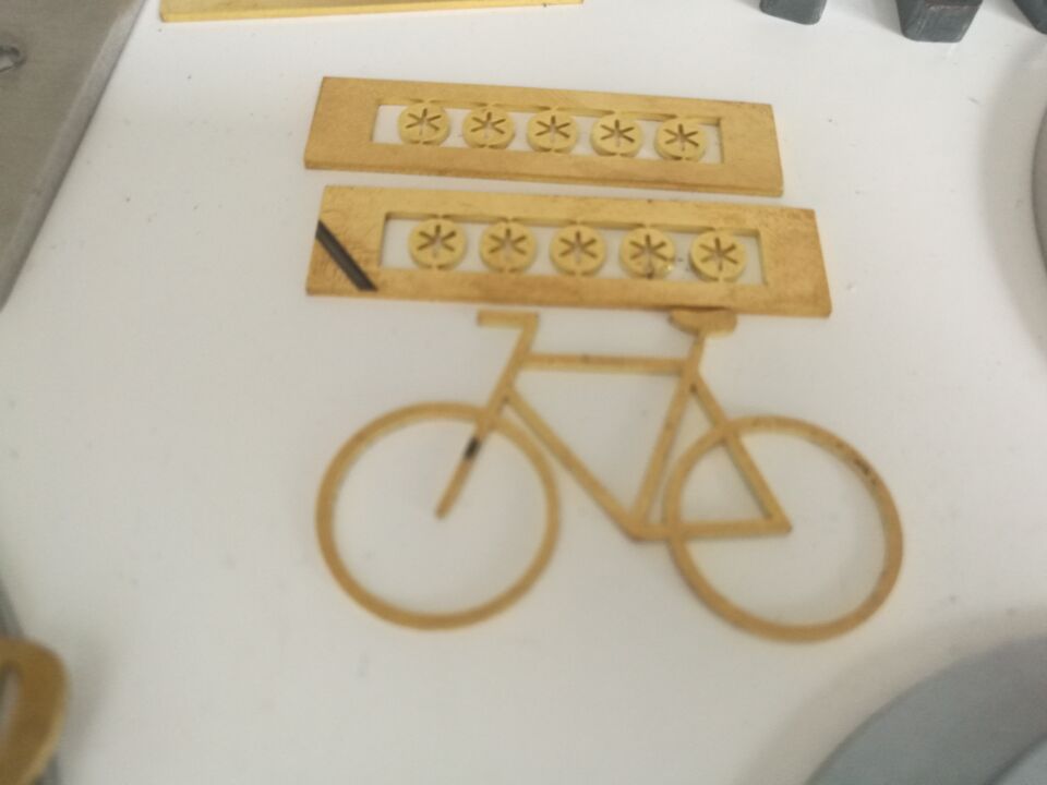 Cnc Fiber Laser Metal Cutting Machine 2000w Fiber Laser Cutting Machine Maszyna do cięcia laserem Cnc Fiber Laser 2000w Maszyna do cięcia laserem światłowodowym