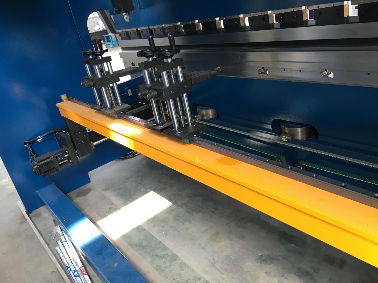 Prasa krawędziowa Cnc Servo 250t / 3,2m 3 + 1 oś 3 metrowa prasa krawędziowa do blachy