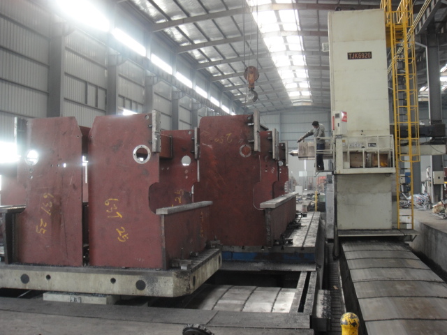 Da53t Cnc System Controller 125t4000 3+1 Axis Cnc Hydraulic Press Brake With Good Quality Da53t Cnc System Controller 125t4000 3 + 1 Axis Cnc Hydrauliczna prasa krawędziowa o dobrej jakości