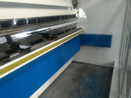 Da53t Cnc System Controller 125t4000 3+1 Axis Cnc Hydraulic Press Brake With Good Quality Da53t Cnc System Controller 125t4000 3 + 1 Axis Cnc Hydrauliczna prasa krawędziowa o dobrej jakości