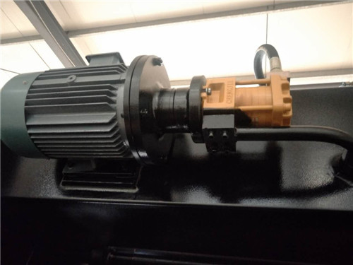 Da53t Cnc System Controller 125t4000 3+1 Axis Cnc Hydraulic Press Brake With Good Quality Da53t Cnc System Controller 125t4000 3 + 1 Axis Cnc Hydrauliczna prasa krawędziowa o dobrej jakości