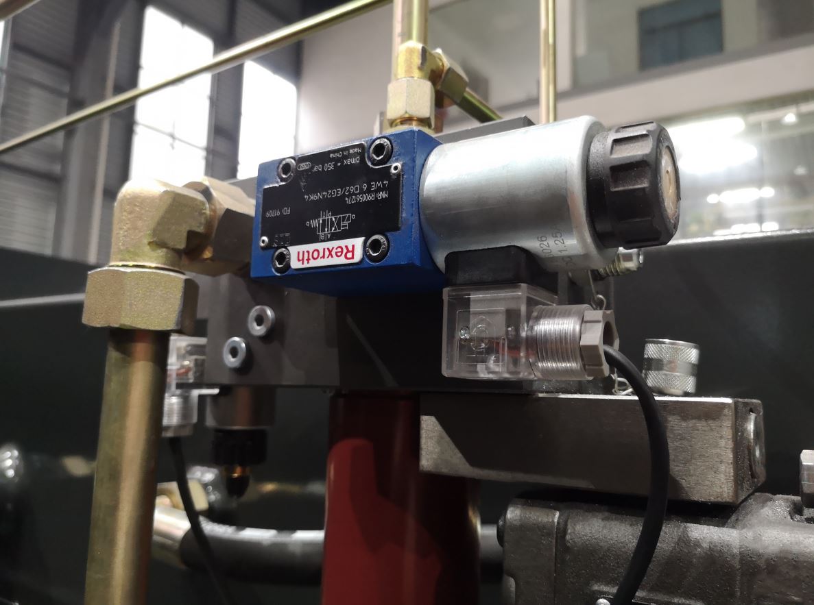 Delem Da66t 125 3+1 4+1 6+1 8+1 Cnc Hydraulic Press Brake For Metal Plate Bending Delem Da66t 125 3+1 4+1 6+1 8+1 Hydrauliczna prasa krawędziowa Cnc do gięcia blach