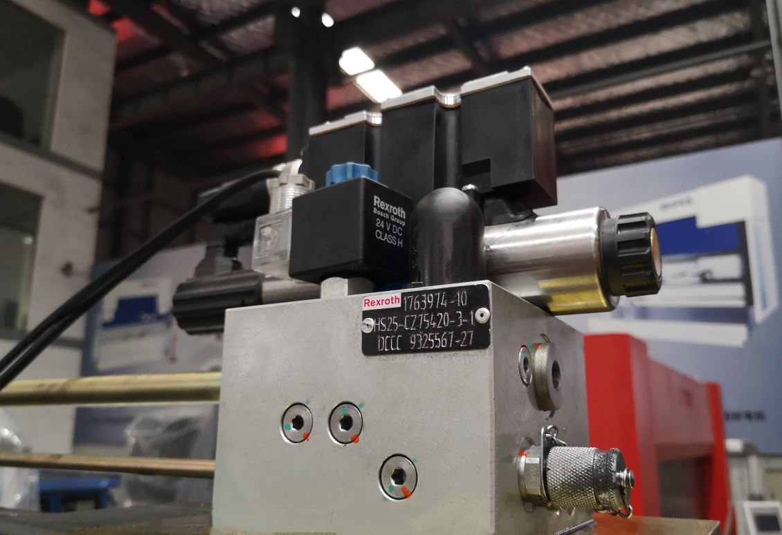 Delem Da66t 125 3+1 4+1 6+1 8+1 Cnc Hydraulic Press Brake For Metal Plate Bending Delem Da66t 125 3+1 4+1 6+1 8+1 Hydrauliczna prasa krawędziowa Cnc do gięcia blach