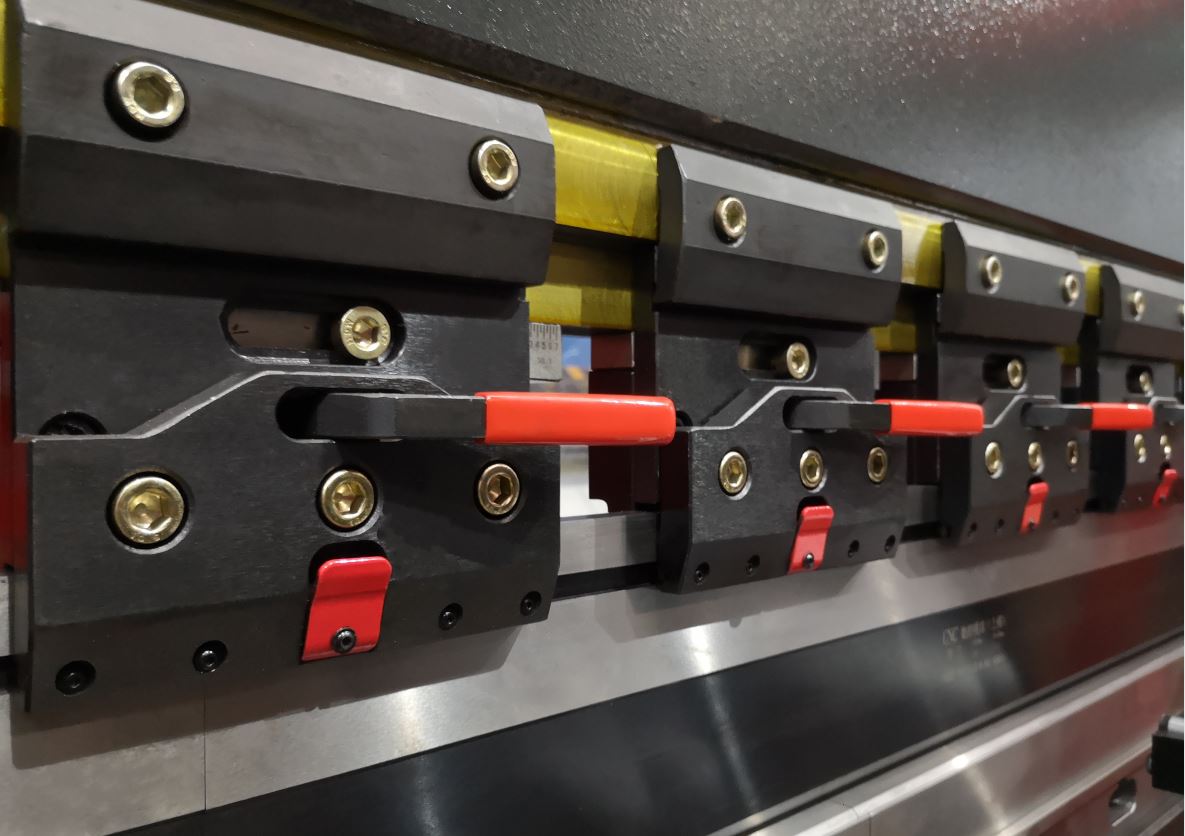 Delem Da66t 125 3+1 4+1 6+1 8+1 Cnc Hydraulic Press Brake For Metal Plate Bending Delem Da66t 125 3+1 4+1 6+1 8+1 Hydrauliczna prasa krawędziowa Cnc do gięcia blach