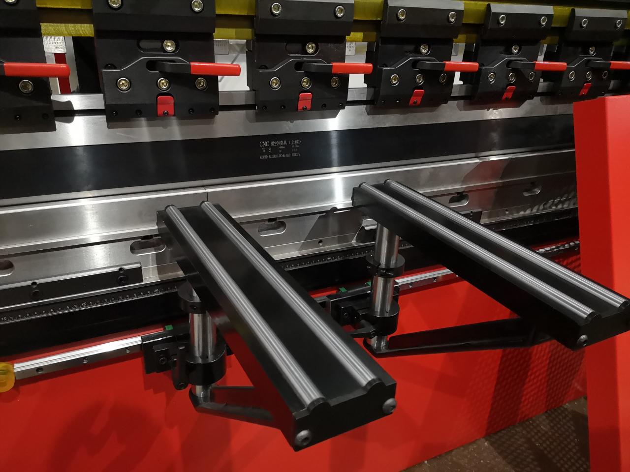 Delem Da66t 125 3+1 4+1 6+1 8+1 Cnc Hydraulic Press Brake For Metal Plate Bending Delem Da66t 125 3+1 4+1 6+1 8+1 Hydrauliczna prasa krawędziowa Cnc do gięcia blach