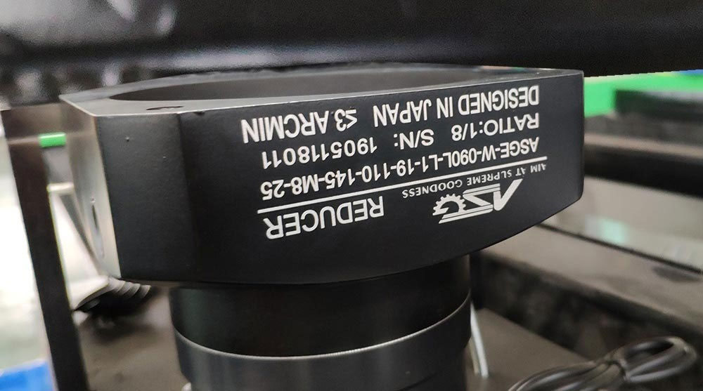 Maszyna do cięcia laserem światłowodowym o wysokiej precyzji 1000 W Cena