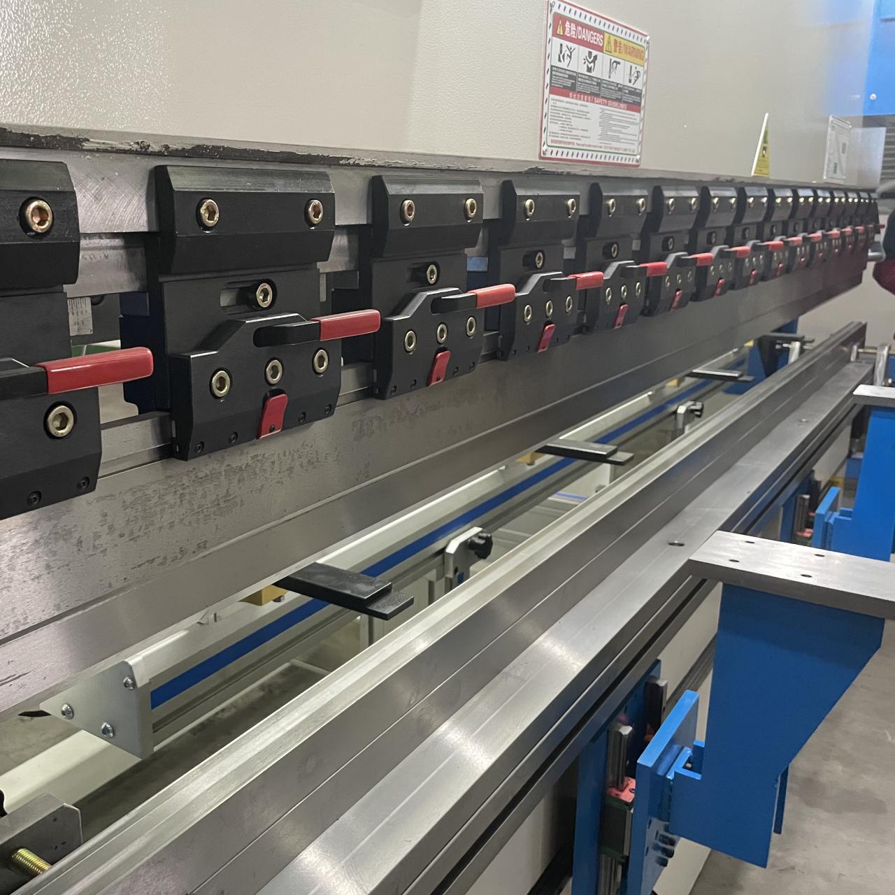 High Quality 3m Press Brake Machine Hydraulic 100 Ton For Sheet Metal Bending Wysokiej jakości prasa krawędziowa 3m hydrauliczna 100 ton do gięcia blach