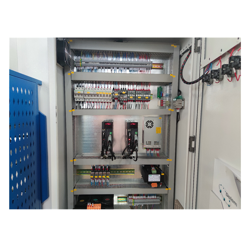 Hydraulic Press Brake Of 130t/3200mm 4+1 Axis Delem Da53t Cnc Press Brake Hydrauliczna prasa krawędziowa 130t / 3200mm 4 + 1 oś Delem Da53t Prasa krawędziowa CNC