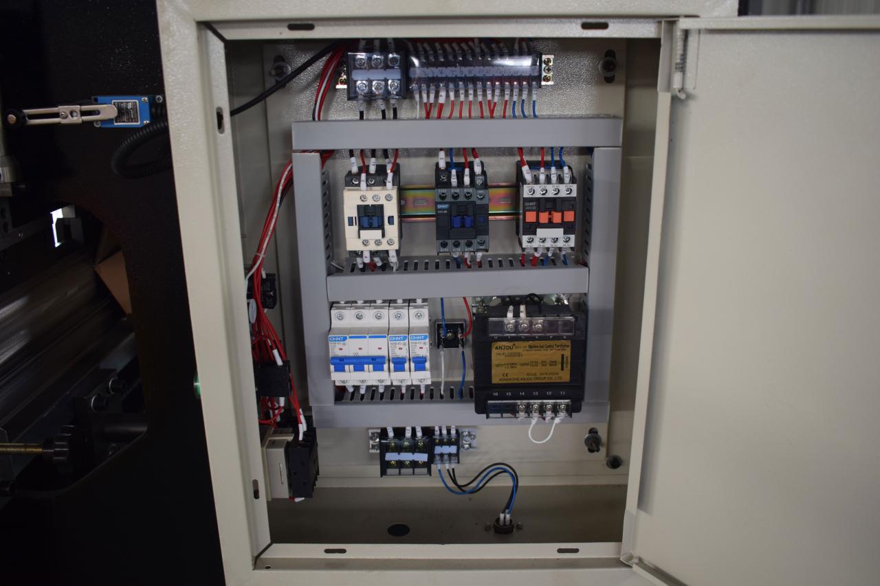 Hydrauliczna maszyna do gięcia blach CNC Prasa krawędziowa Wc67y