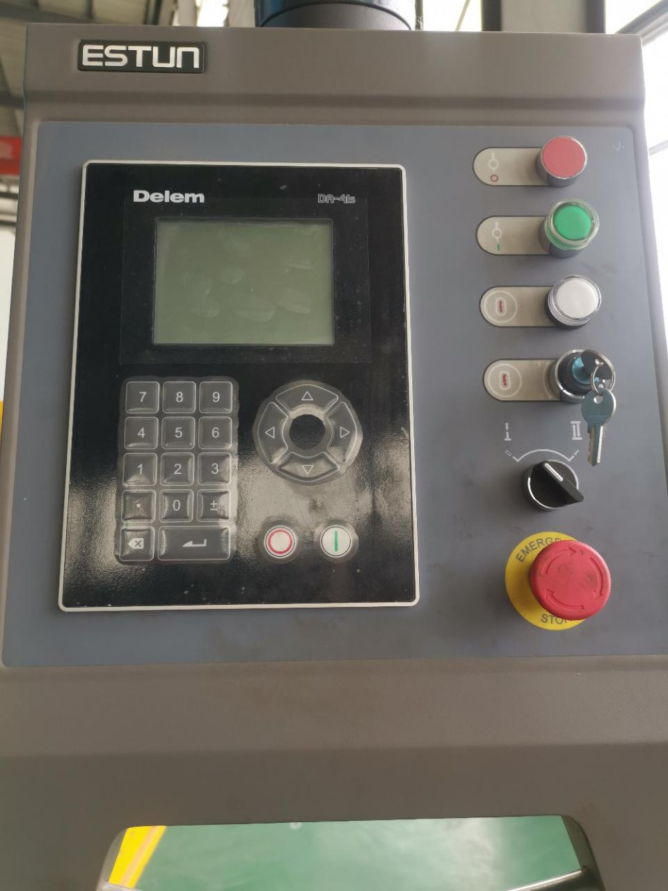 Hydraulic Stainless Steel Wc67y/k-300/6000 Mould Crowning Press Brake Hydrauliczna prasa krawędziowa ze stali nierdzewnej Wc67y/k-300/6000