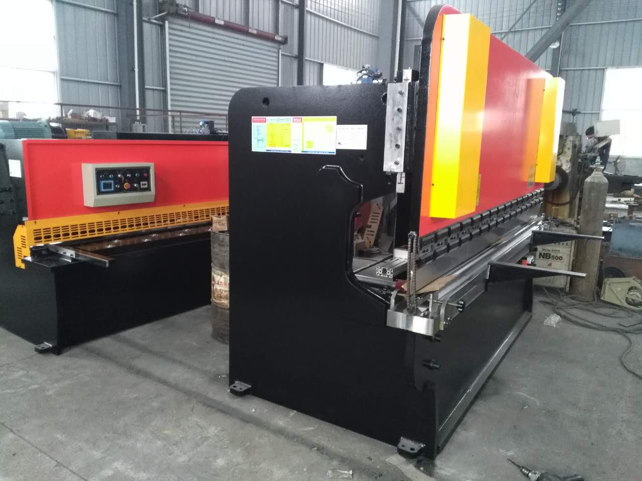 Hydraulic Swing Beam Guillotine Shears Qc12y-4x2500 Hydrauliczne nożyce gilotynowe z wahadłem obrotowym Qc12y-4x2500