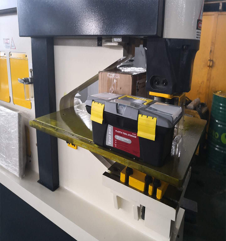 Hydrauliczna maszyna do cięcia metalu do wykrawania cięcia przycinania cięcia