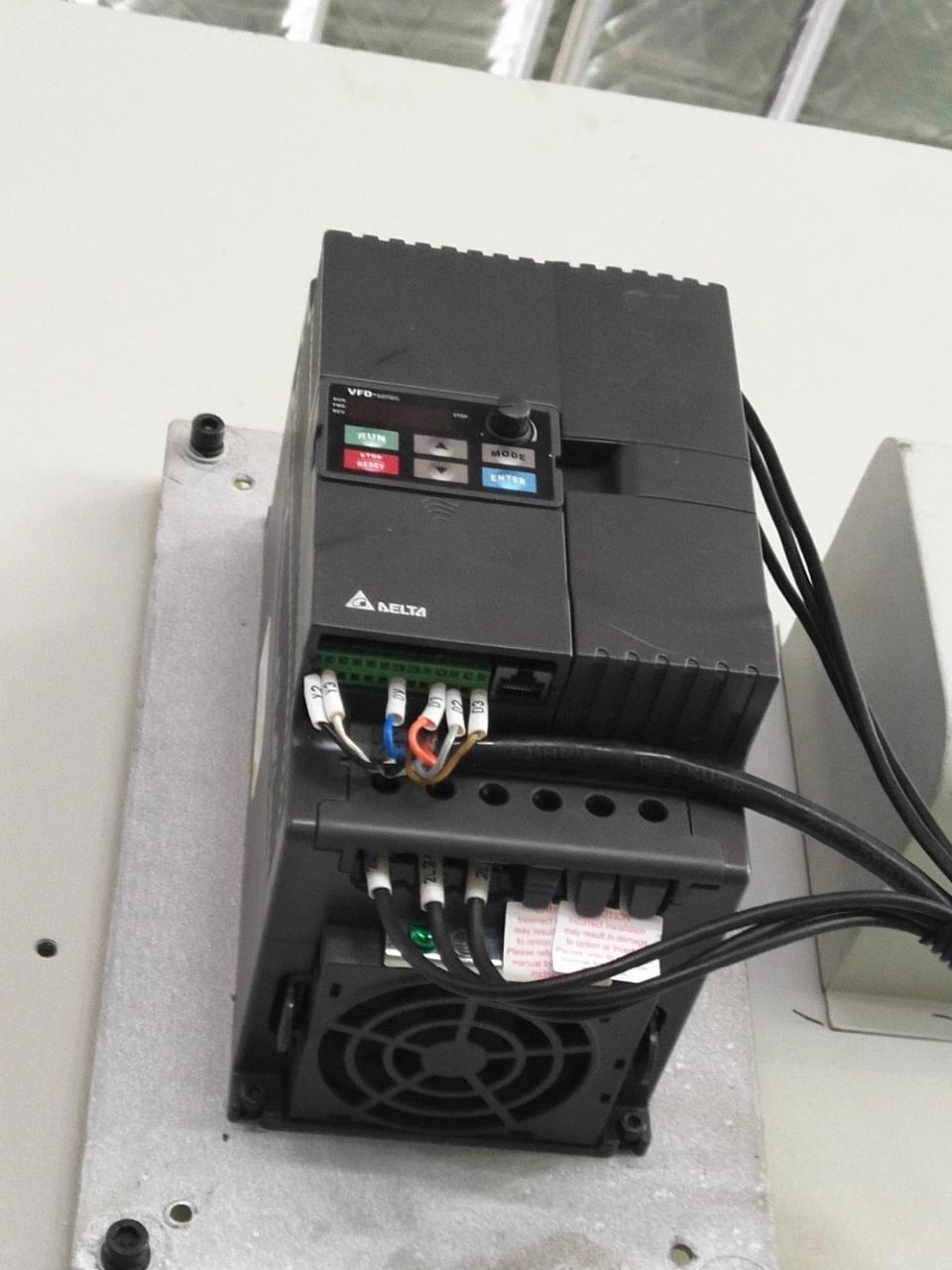 Pneumatyczne sprzęgło cierne Wysokowydajna prasa do dziurkowania