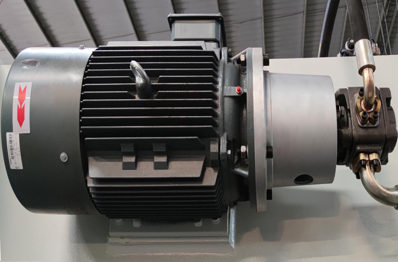 Nożyce hydrauliczne Qc11k i nożyce gilotynowe do cięcia blach