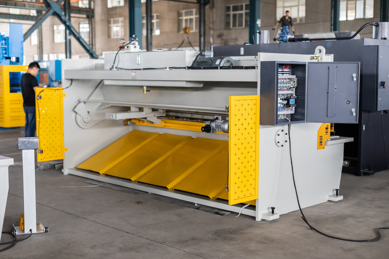 Qc11y 8x3200 Maszyna do cięcia blachy Hydrauliczna maszyna do cięcia blachy stalowej