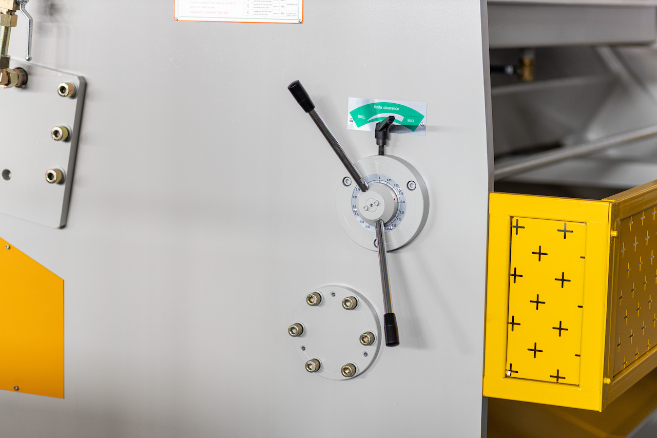 Qc11y 8x3200 Maszyna do cięcia blachy Hydrauliczna maszyna do cięcia blachy stalowej