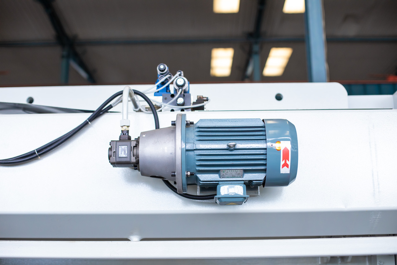 Qc11y 8x3200 Maszyna do cięcia blachy Hydrauliczna maszyna do cięcia blachy stalowej