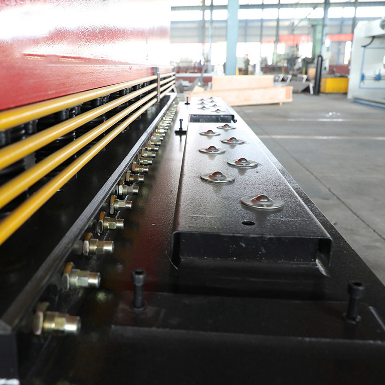 Qc12y / Qc12k Sheet Metal Steel Plate 6mm X 3200 Cnc Hydraulic Swing Beam Shear Machine Qc12y / Qc12k Blacha stalowa Płyta 6mm X 3200 Cnc Hydrauliczna maszyna do cięcia belek wahadłowych