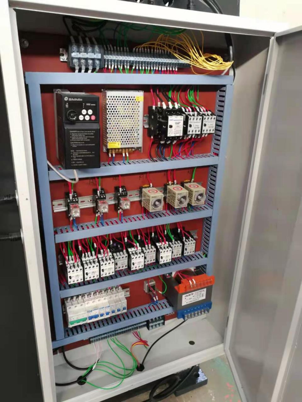 Wc67y-160 4000 Hydraulic Press Brake Cnc Metal Bending Machine For 4000mm Width Steel Wc67y-160 4000 Hydrauliczna prasa krawędziowa Cnc Metalowa giętarka do stali o szerokości 4000 mm