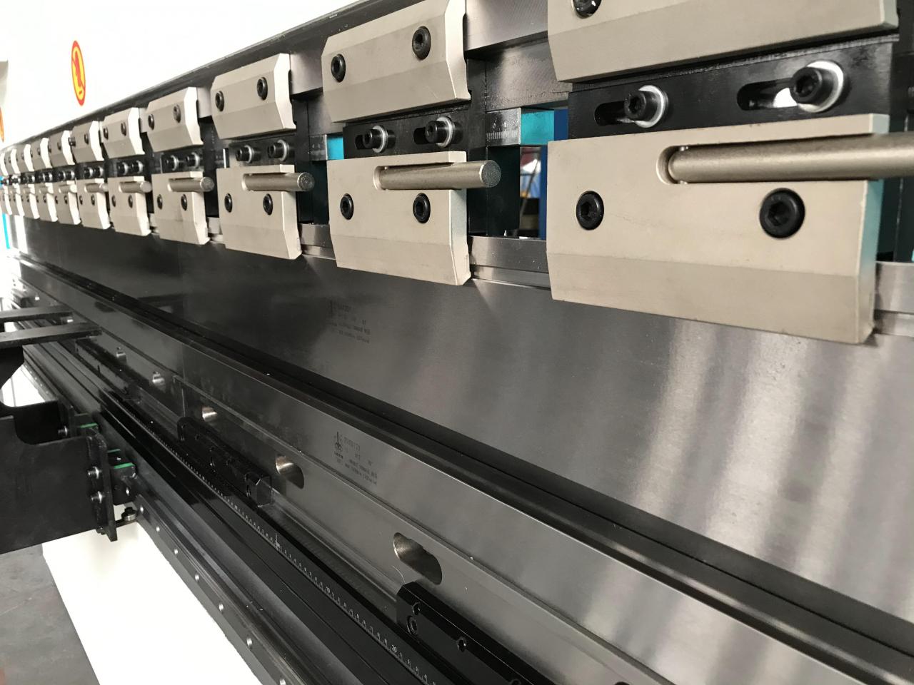 Wc67y-65/2500 Oem Hydrauliczna prasa krawędziowa Maszyna do gięcia stali